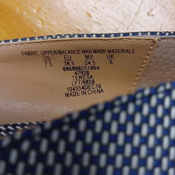 Charles Jourdan Textured Blue & Cream Kitten Heels Size 7.5 - Picture 9 of 10